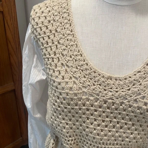 Elan Beige Crochet Blouse with White Sleeves - Picture 4 of 12